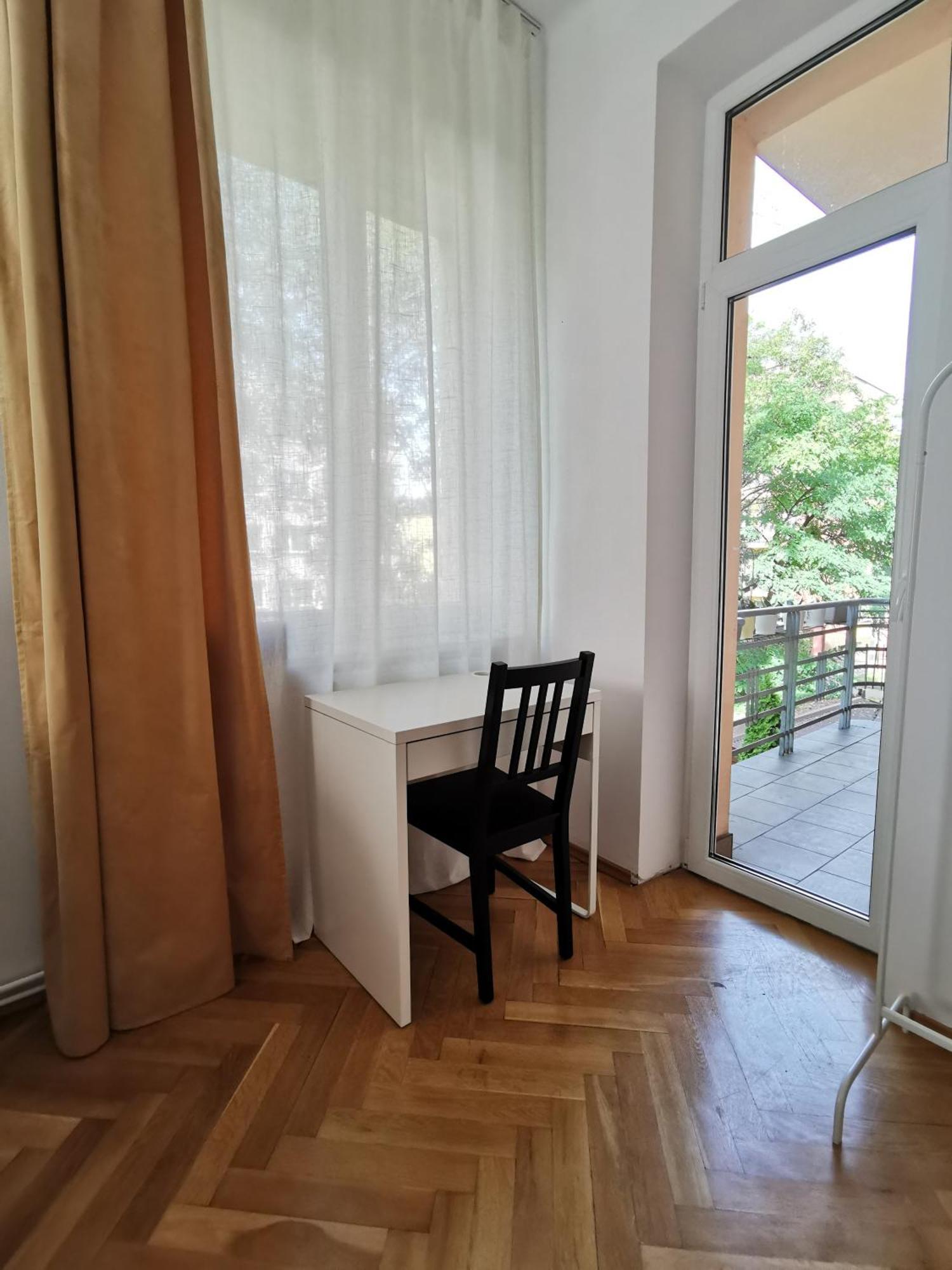 Cozy Spacious Apartment With Balcony Cracovia Exterior foto
